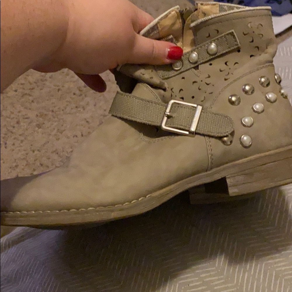 Cute boots!